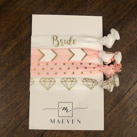 Bridal pop socket, tissues, cake toppers, hair tie - Picture 4 of 4